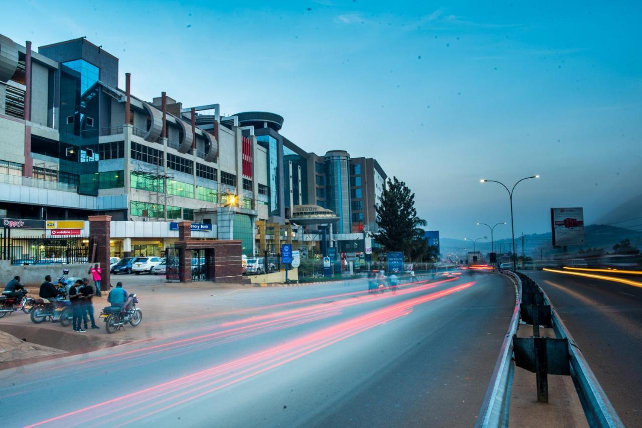 Freedom City Hotel Najjanankumbi Kamapala カンパラ エクステリア 写真